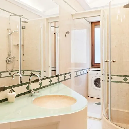 Veronetta With Balcony Apartment *